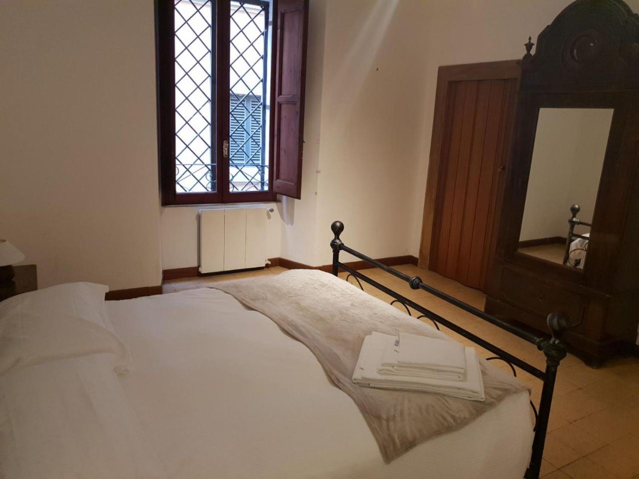 Big Apartment In Campo De Fiori Рим Екстериор снимка