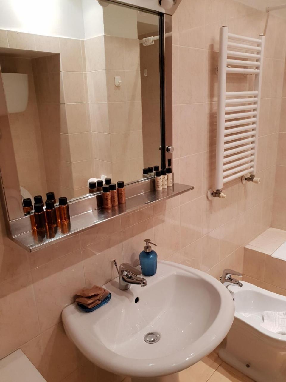 Big Apartment In Campo De Fiori Рим Екстериор снимка